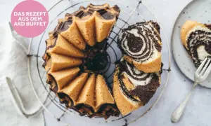 Ein köstlicher Zebrakuchen, perfekt für das nächste Kaffeekränzchen. Dieses Zebrakuchen Rezept ist ein Klassiker.