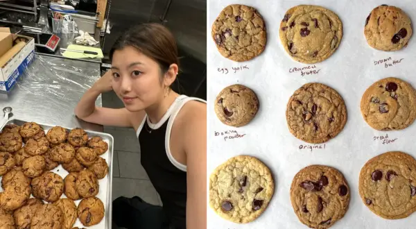 Eine junge Frau neben einem Blech voller frisch gebackener Kekse. Daneben verschiedene Kekse mit Beschriftungen, die auf die Zutaten beim Kekse backen hinweisen.